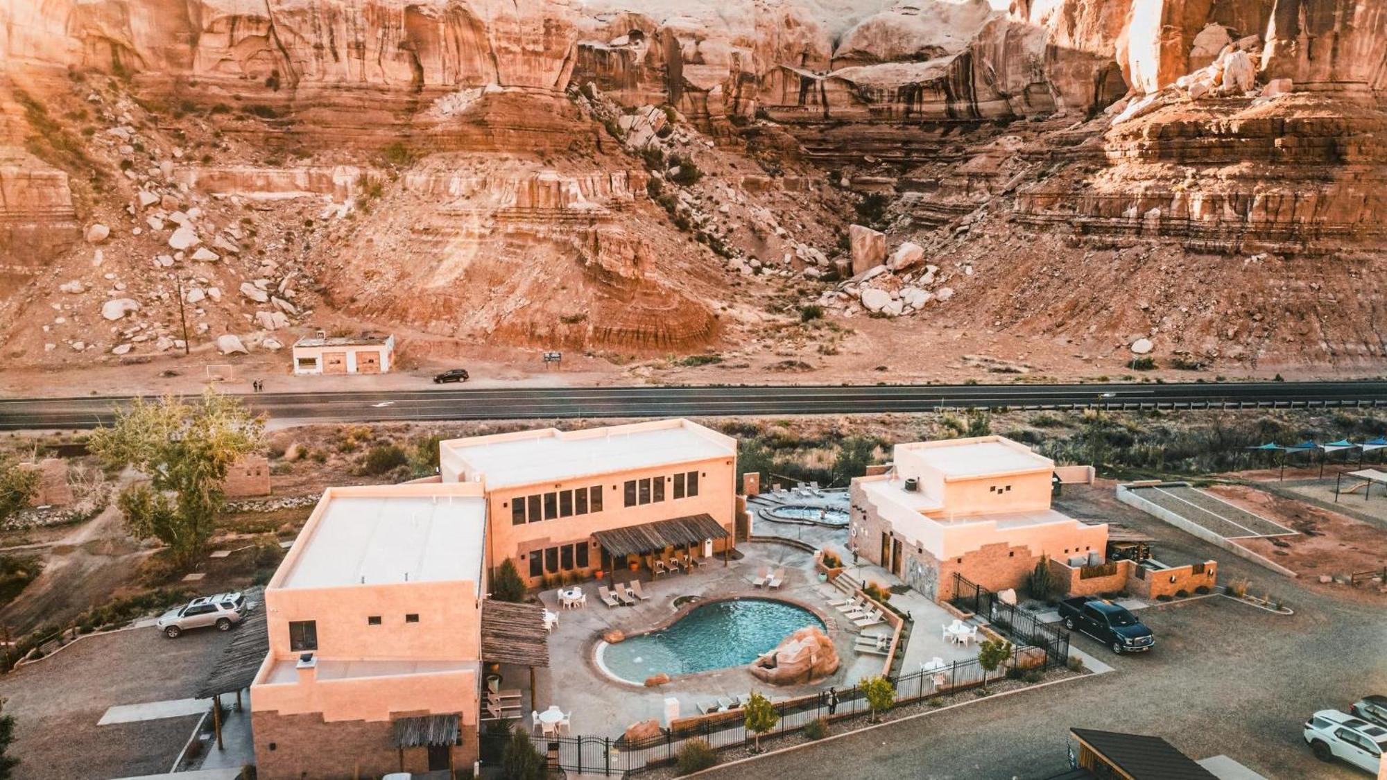 Bluff Dwellings Resort Экстерьер фото